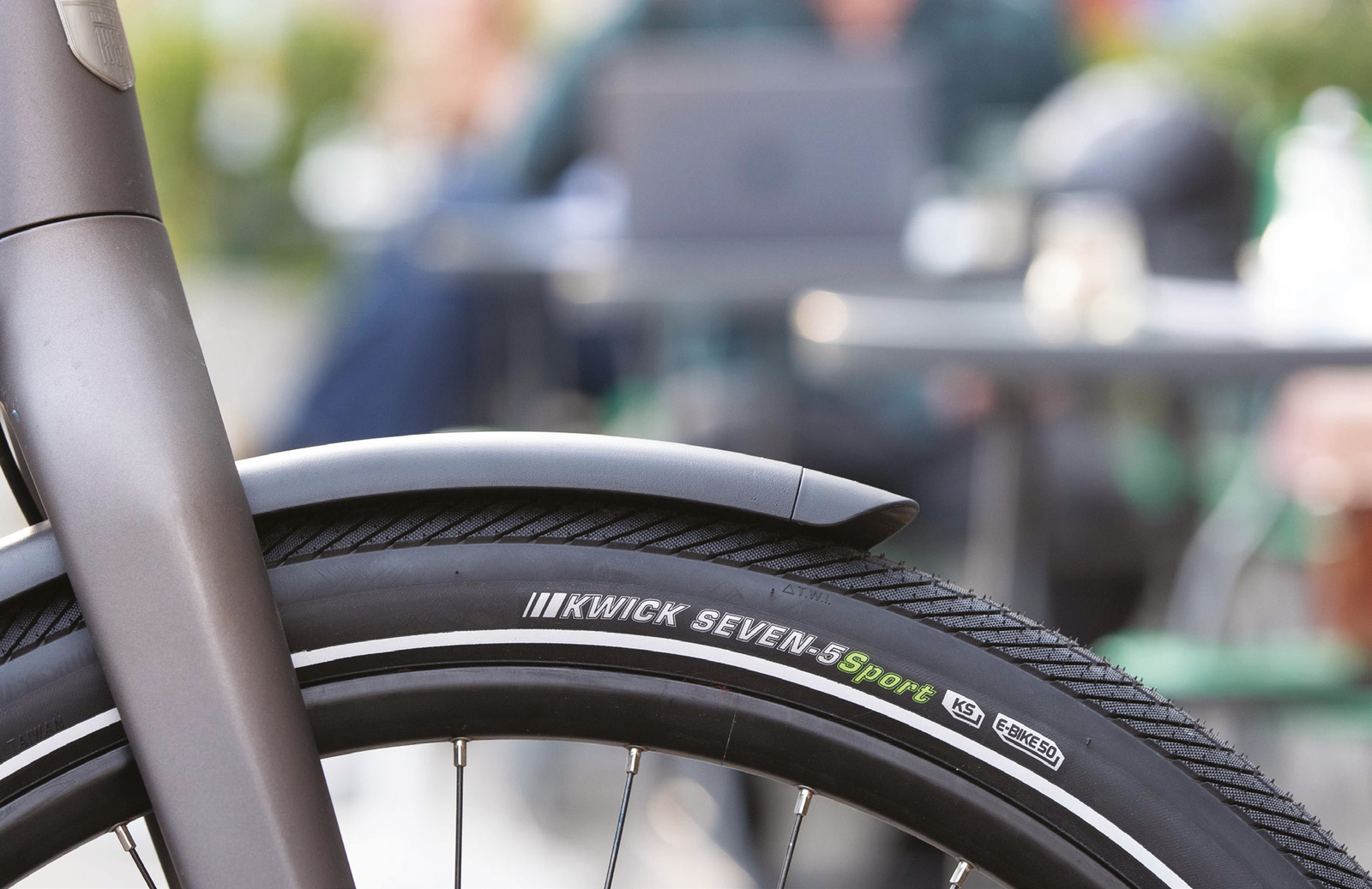 KENDA Kwick Seven on commuter bike front wheel shown with fender